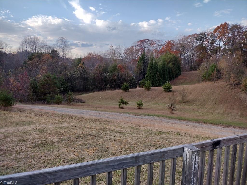 216 Star View Drive King, NC 27021 - Photo 5 of 38 216 Star View Dr, King, NC