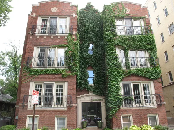 $355,000 | 911 Maple Avenue, Unit 2N, Evanston, IL 60202