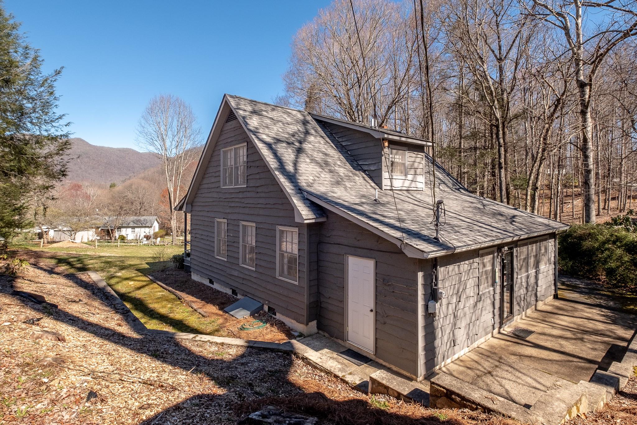 124 Balsam Shadows Road Maggie Valley, NC 28751 - Photo 4 of 25 Gallery Image 4