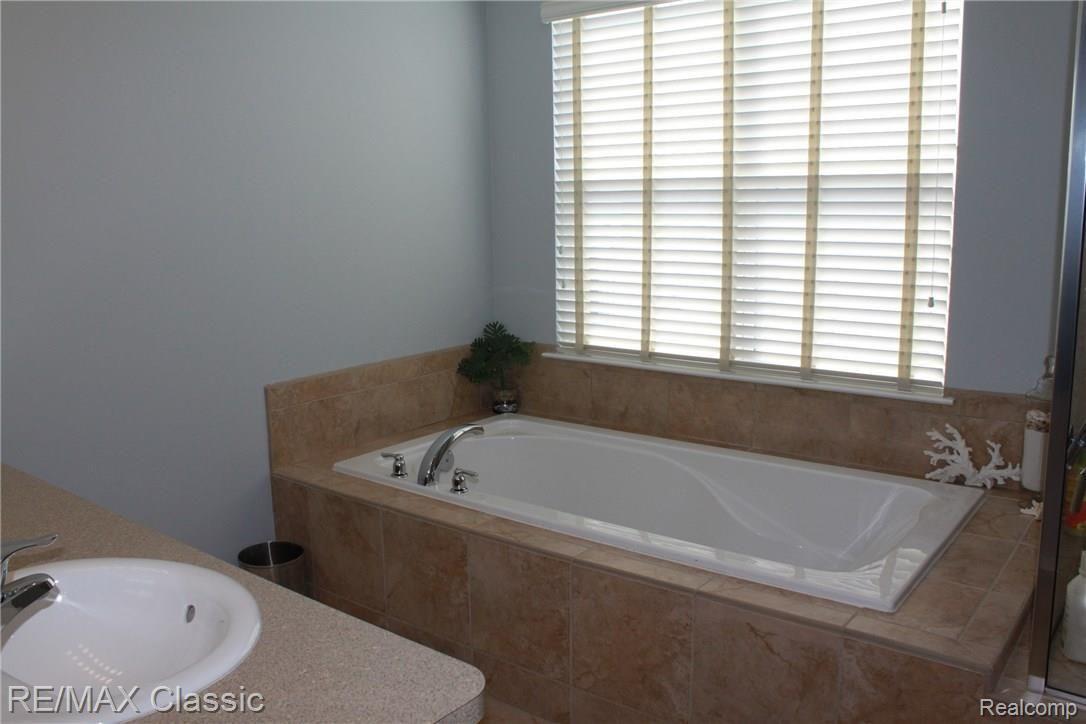 27457 Cromwell Road Novi, MI 48374 - Photo 16 of 44 IMG_2413.JPG