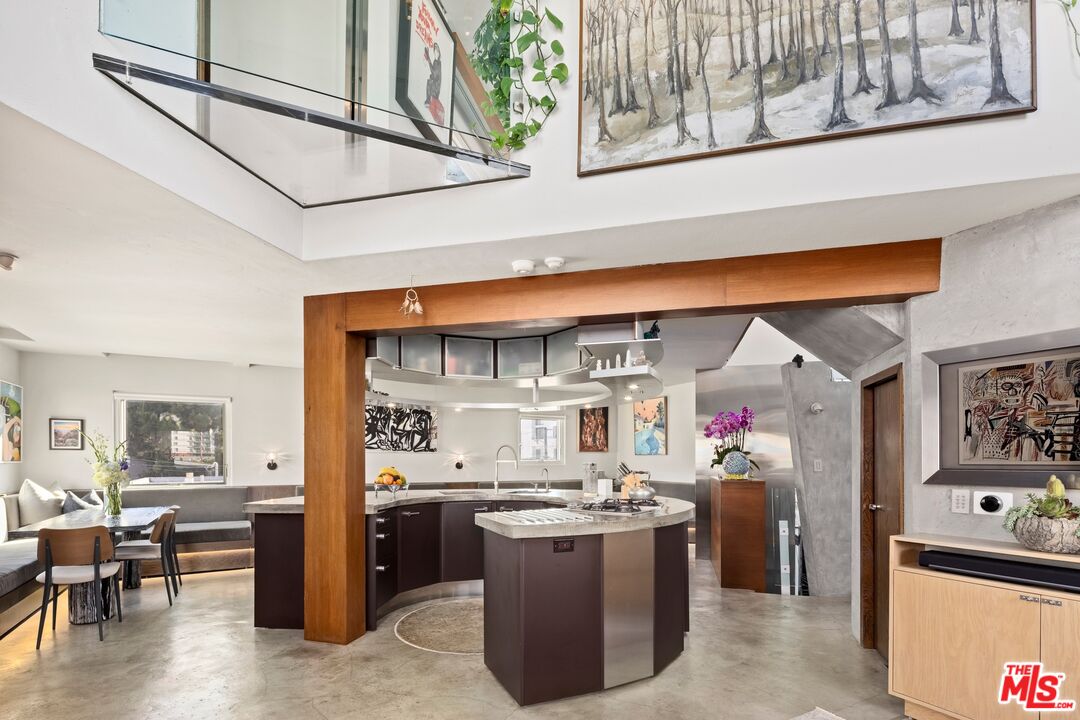 24 Eastwind Street, Unit 2 Marina del Rey, CA 90292 - Photo 3 of 46