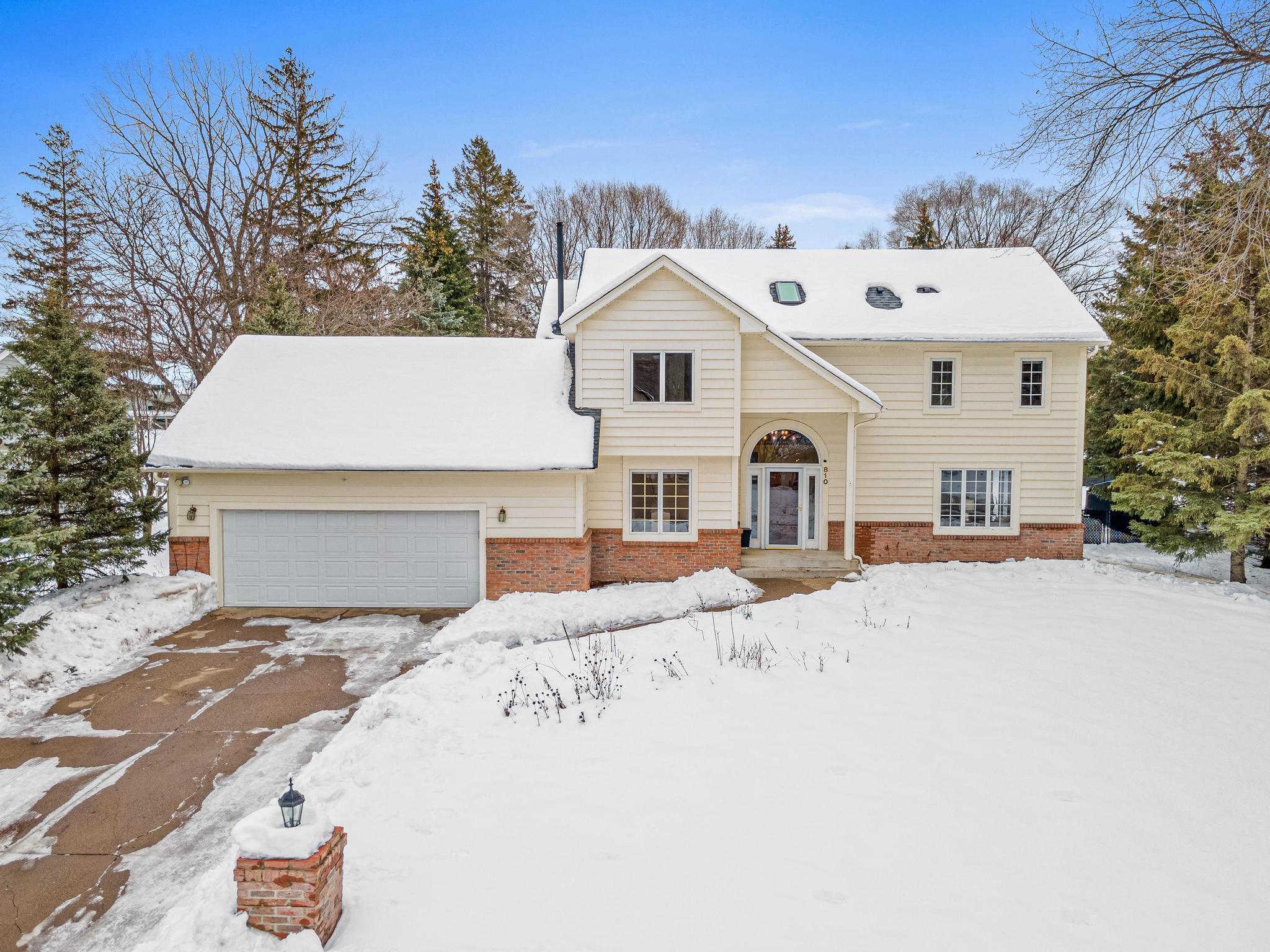 810 Millwood Avenue, Roseville, MN 55113 Compass