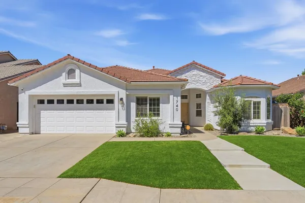 $584,900 | 1740 North McKelvy Avenue, Clovis, CA 93619