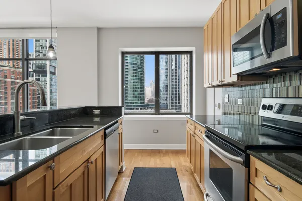 $3,200 | 1322 South Prairie Avenue, Unit 913, Chicago, IL 60605