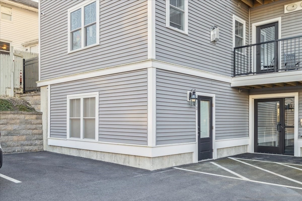 27 Middle Street, Unit 11 Waltham, MA 02451 - Photo 4 of 8
