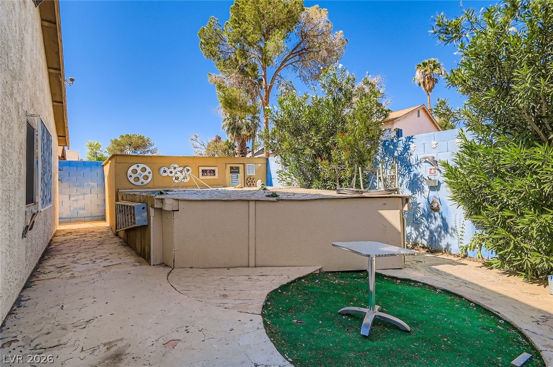4723 Desert Vista Road Las Vegas, NV 89121 - Photo 28 of 29 View of patio