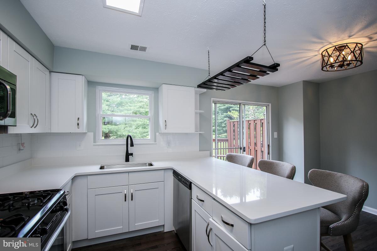 9068 Pickwick Village Terrace Silver Spring, MD 20901 - Photo 12 of 29 Kitchen
