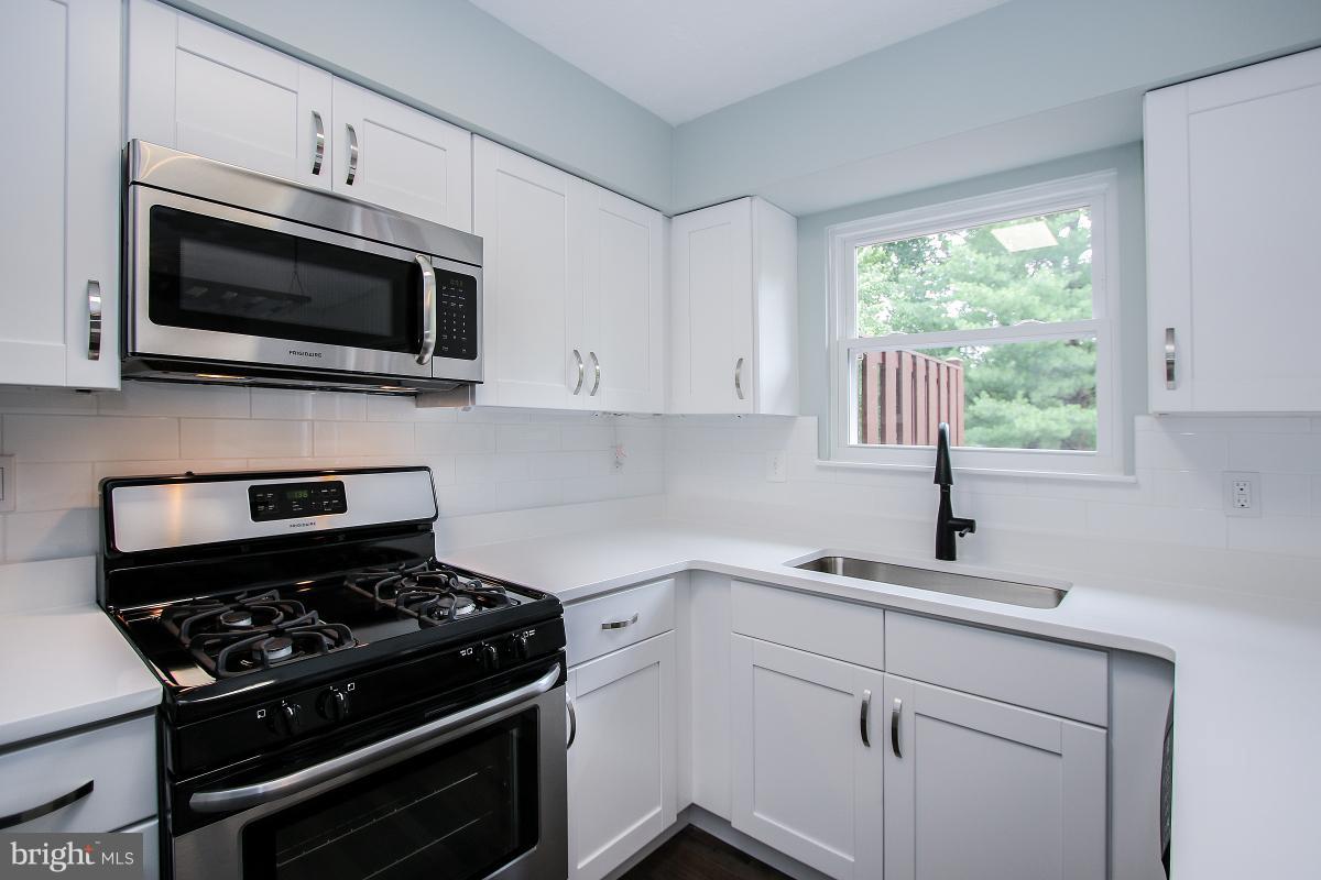 9068 Pickwick Village Terrace Silver Spring, MD 20901 - Photo 14 of 29 Kitchen