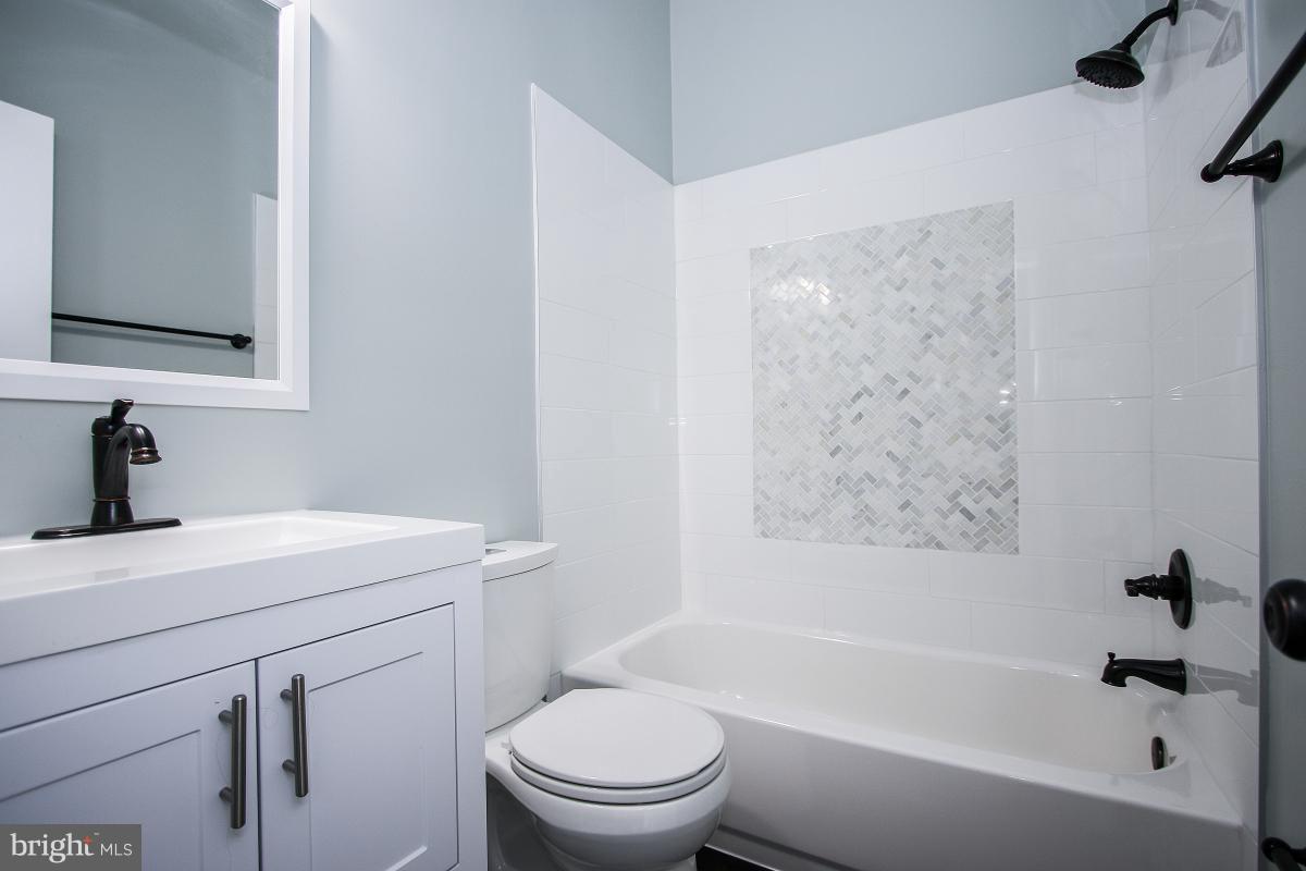 9068 Pickwick Village Terrace Silver Spring, MD 20901 - Photo 19 of 29 Bath (Master)