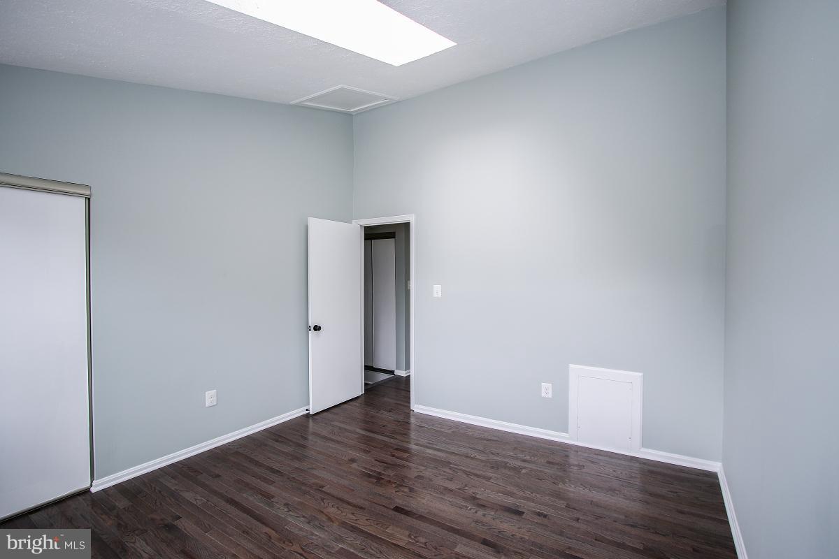 9068 Pickwick Village Terrace Silver Spring, MD 20901 - Photo 21 of 29 Bedroom
