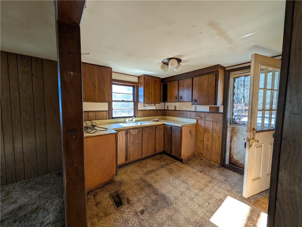 109 Saunders Brook Road Glocester, RI 02814 - Photo 4 of 9