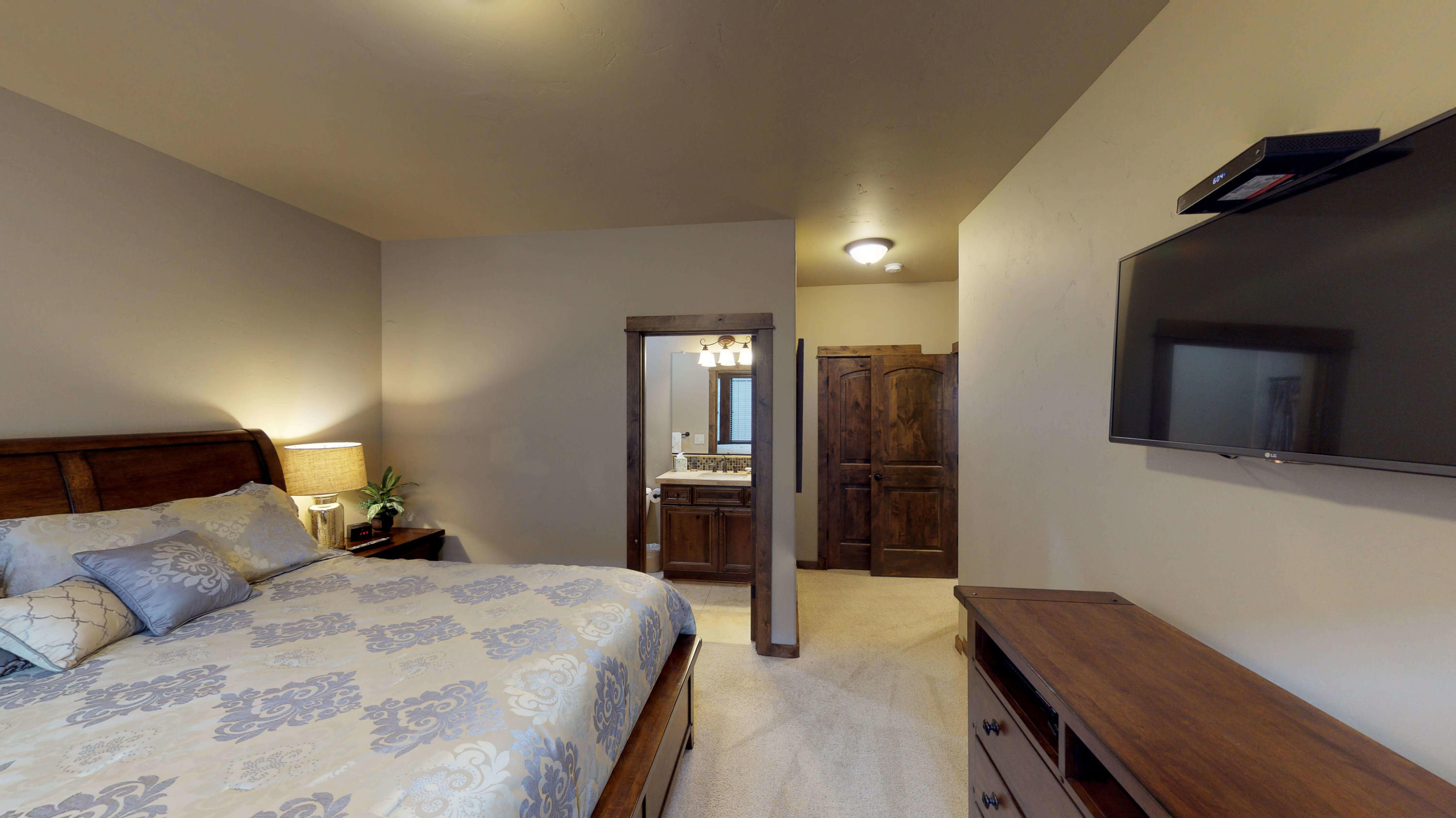 56538 Dancing Rock Loop, Unit 16 Bend, OR 97707 - Photo 17 of 32 16_CalderaCabin (16)