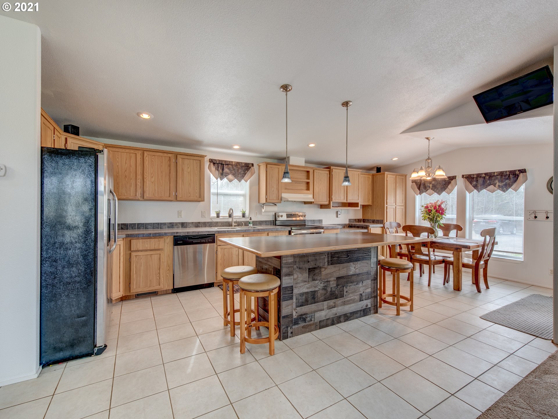 25864 Perkins Road Veneta, OR 97487 - Photo 6 of 32 Gallery Image 6