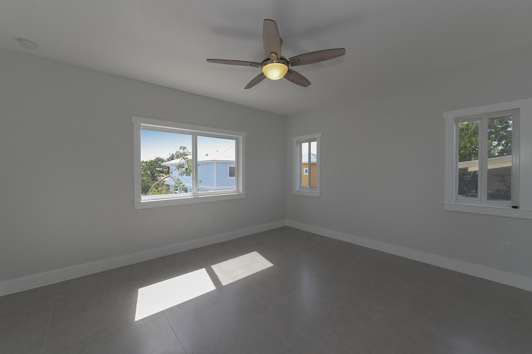 67 Snapper Avenue Key Largo, FL 33037 - Photo 11 of 26 Master Suite with Walk-in Closet
