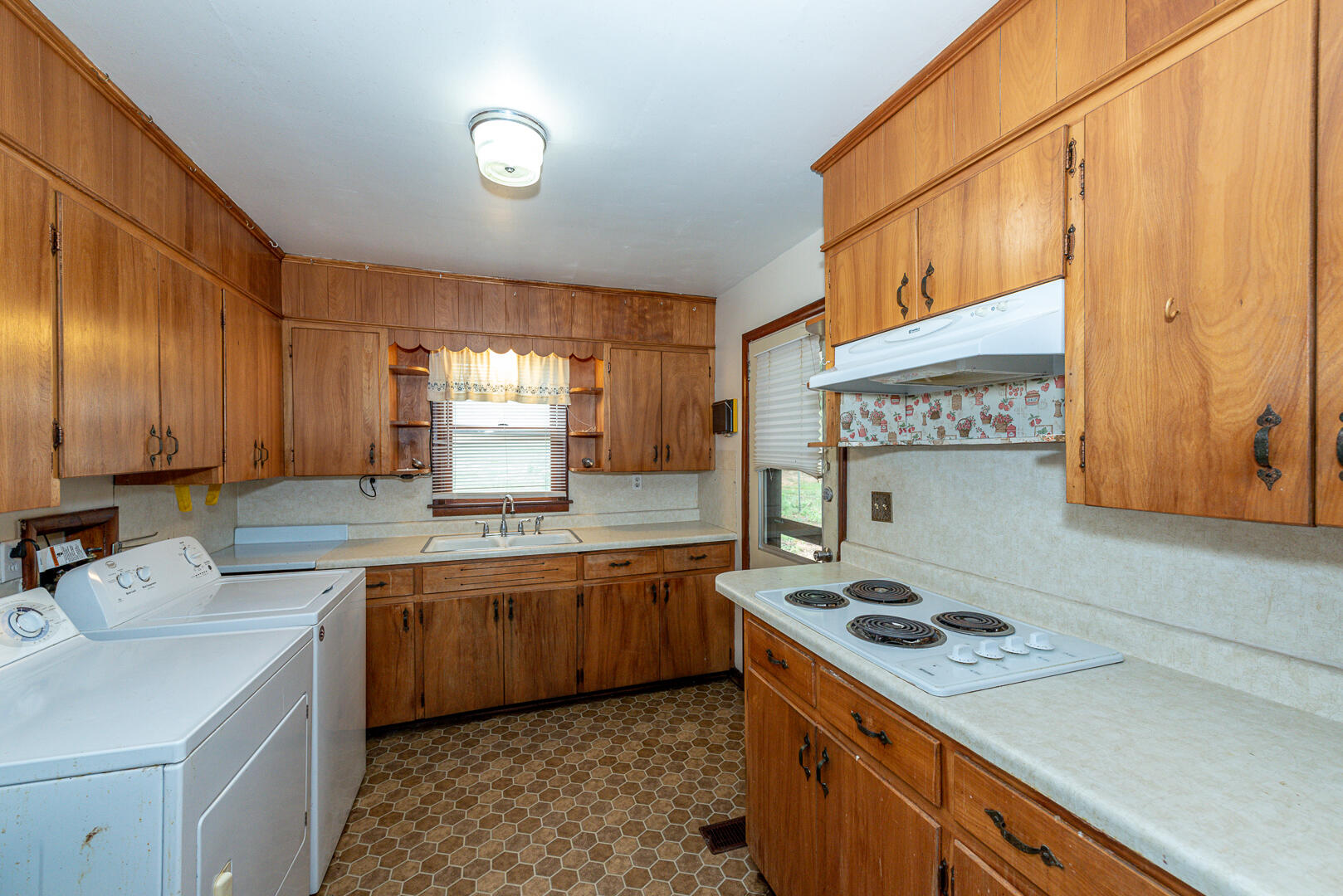 6024 Rudder Road Knoxville, TN 37920 - Photo 6 of 17 Kitchen