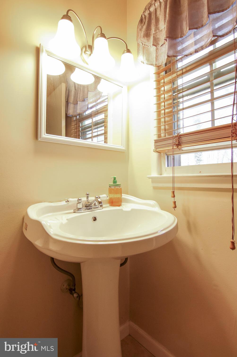 13803 Gilbert Road Woodbridge, VA 22193 - Photo 26 of 30 Bath