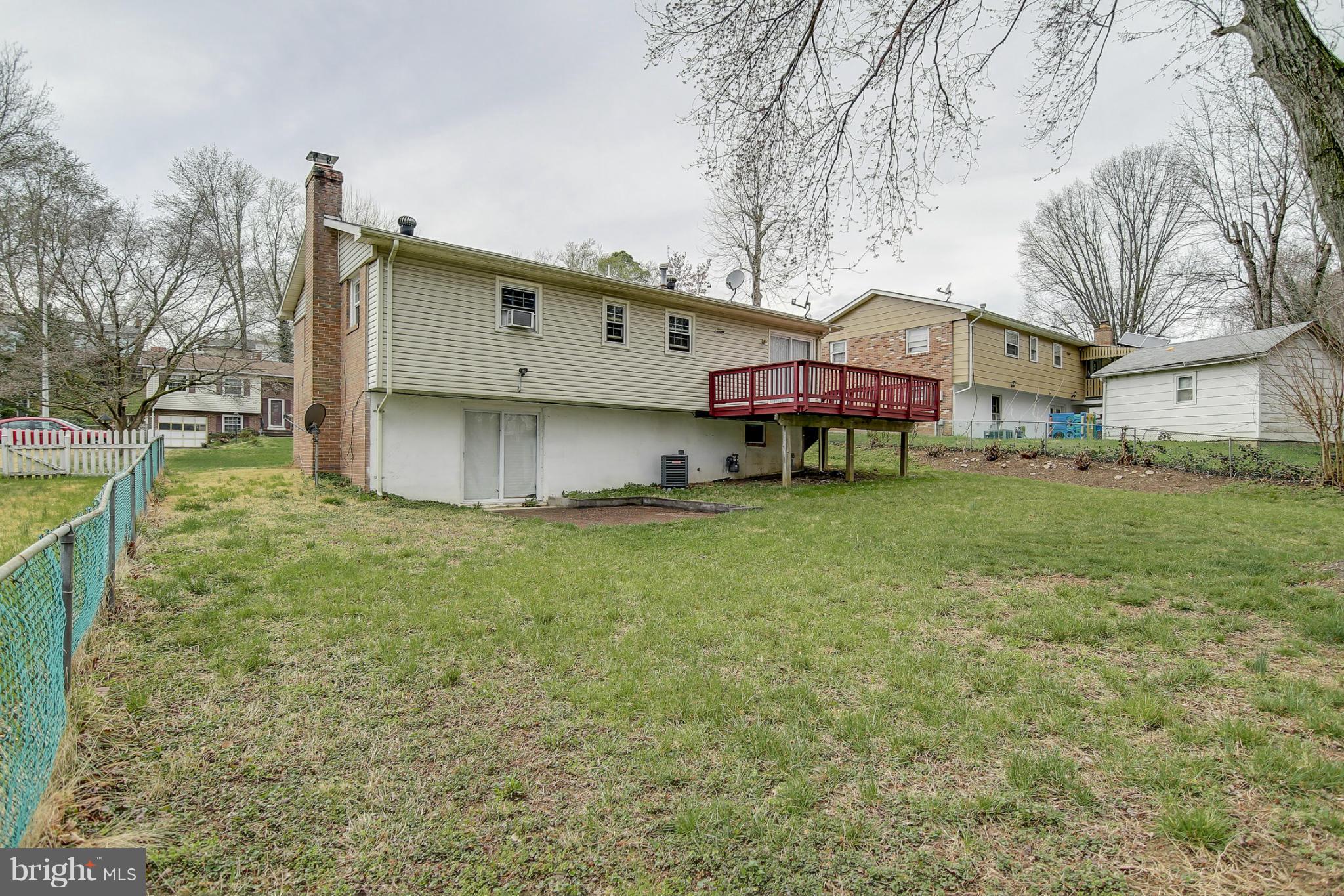 13803 Gilbert Road Woodbridge, VA 22193 - Photo 4 of 30 Exterior (Rear)