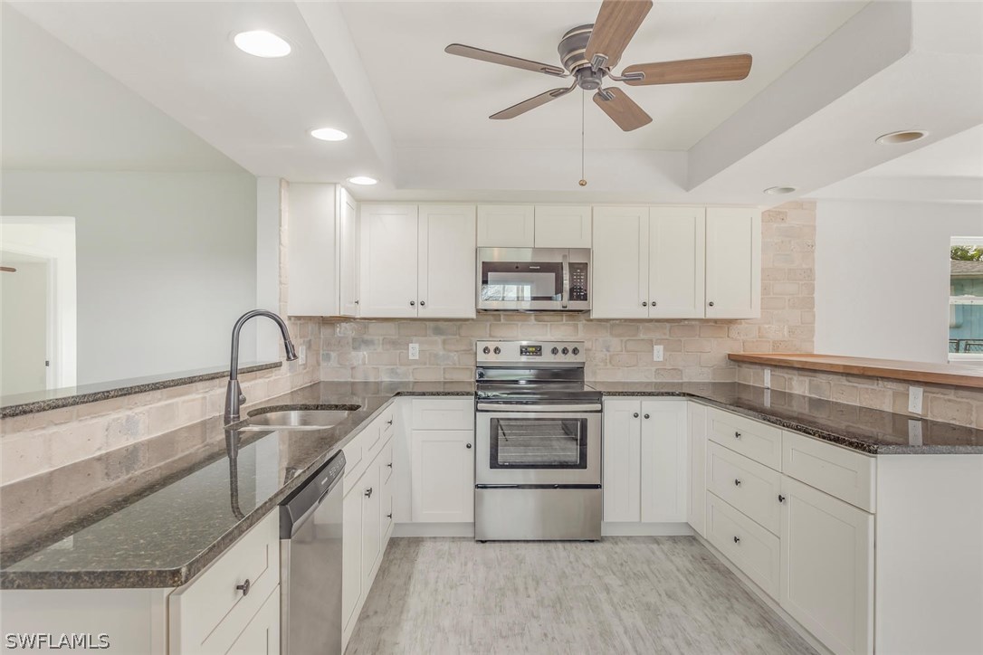 135 Riverview Road Fort Myers, FL 33905 - Photo 4 of 20 Gallery Image 4