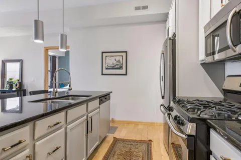 $399,900 | 4730 Park Commons Drive, Unit 204, St. Louis Park, MN 55416
