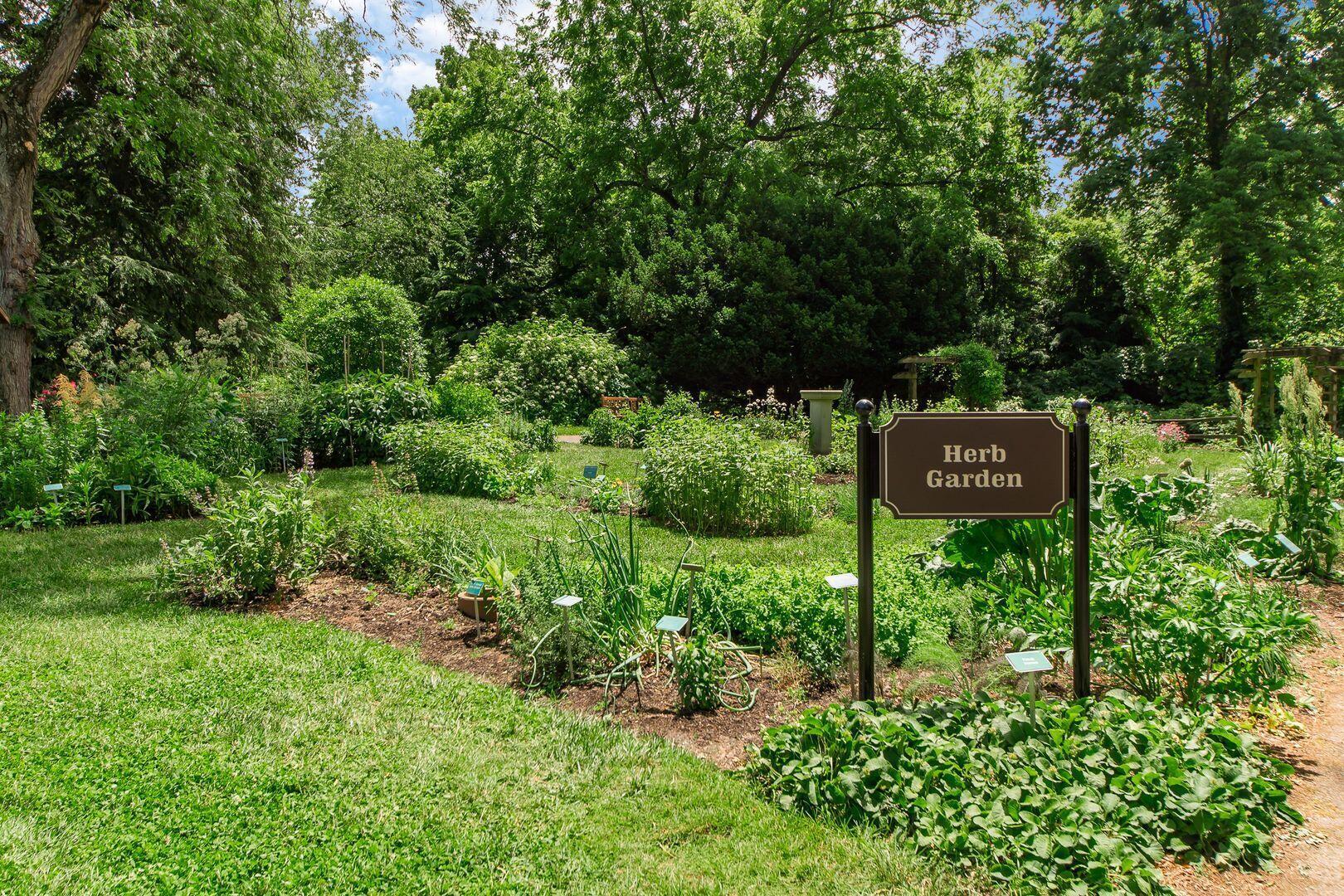 223 West Dunedin Road Columbus, OH 43214 - Photo 47 of 48 Rose Garden