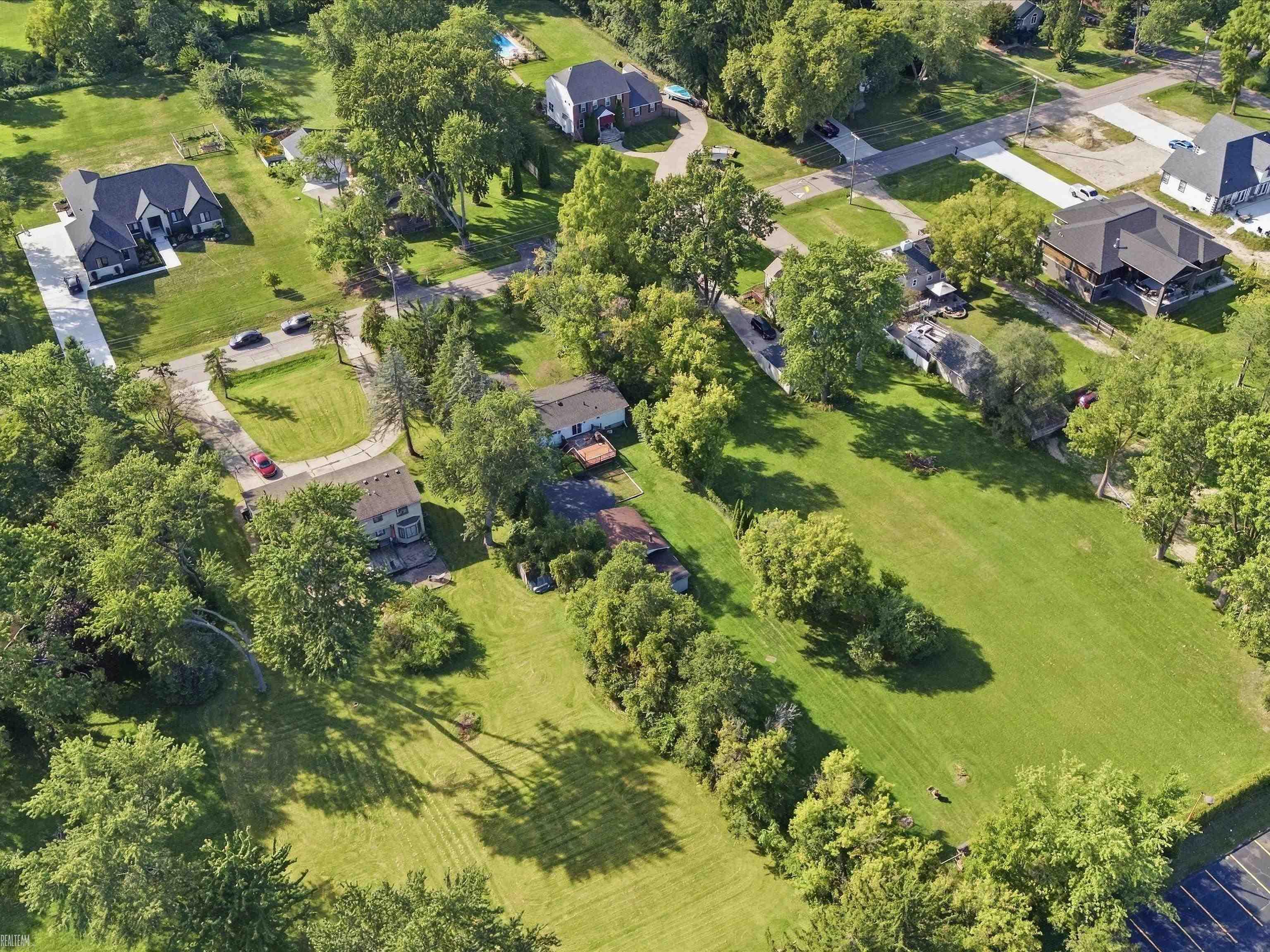 2789 Hickory Lawn Road Rochester, MI 48307 - Photo 34 of 34 50222077-5811b975-a16b-44d1-97db-7ecb2f9a6083.JPG