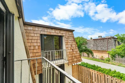 $265,000 | 76 Lake Arbor Drive, Palm Springs, FL 33461