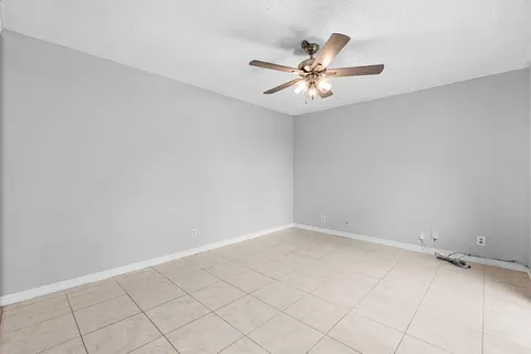 $265,000 | 76 Lake Arbor Drive, Palm Springs, FL 33461