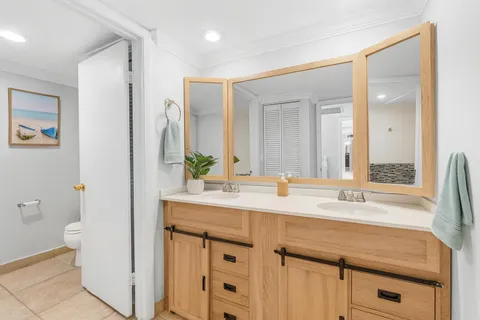 $265,000 | 76 Lake Arbor Drive, Palm Springs, FL 33461