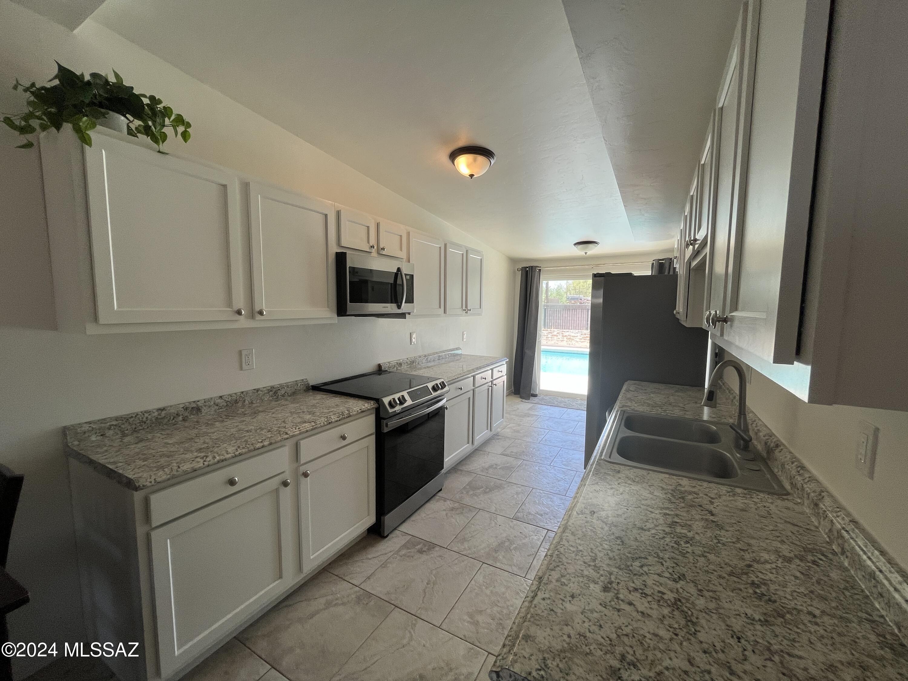 215 West Navajo Road, Unit A Tucson, AZ 85705 - Photo 11 of 34