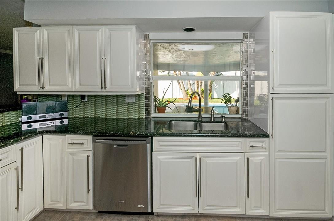 713 Berkley Street Boca Raton, FL 33487 - Photo 15 of 35 Photo 15