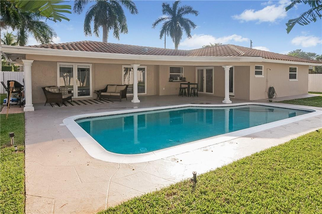 713 Berkley Street Boca Raton, FL 33487 - Photo 4 of 35 Photo 4
