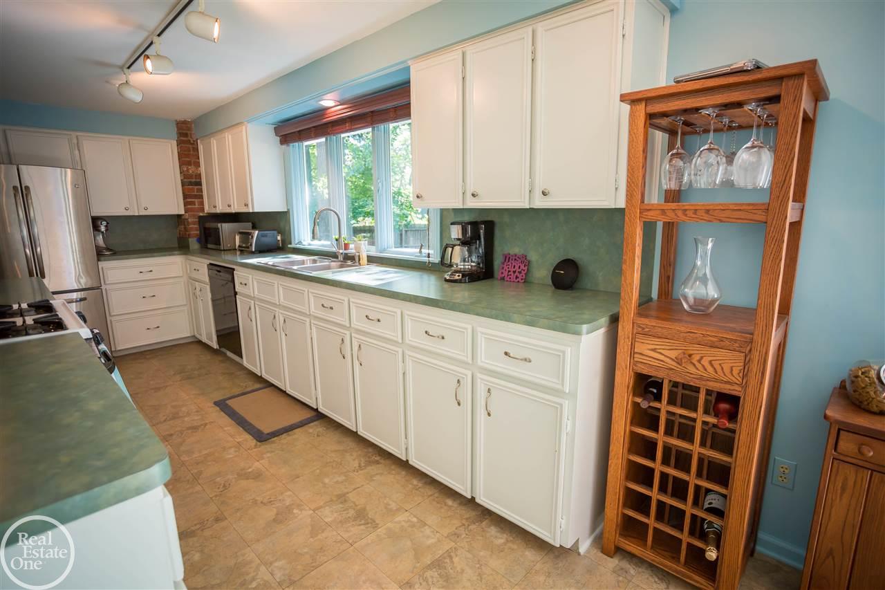 3276 Riverside Drive Port Huron, MI 48060 - Photo 16 of 60