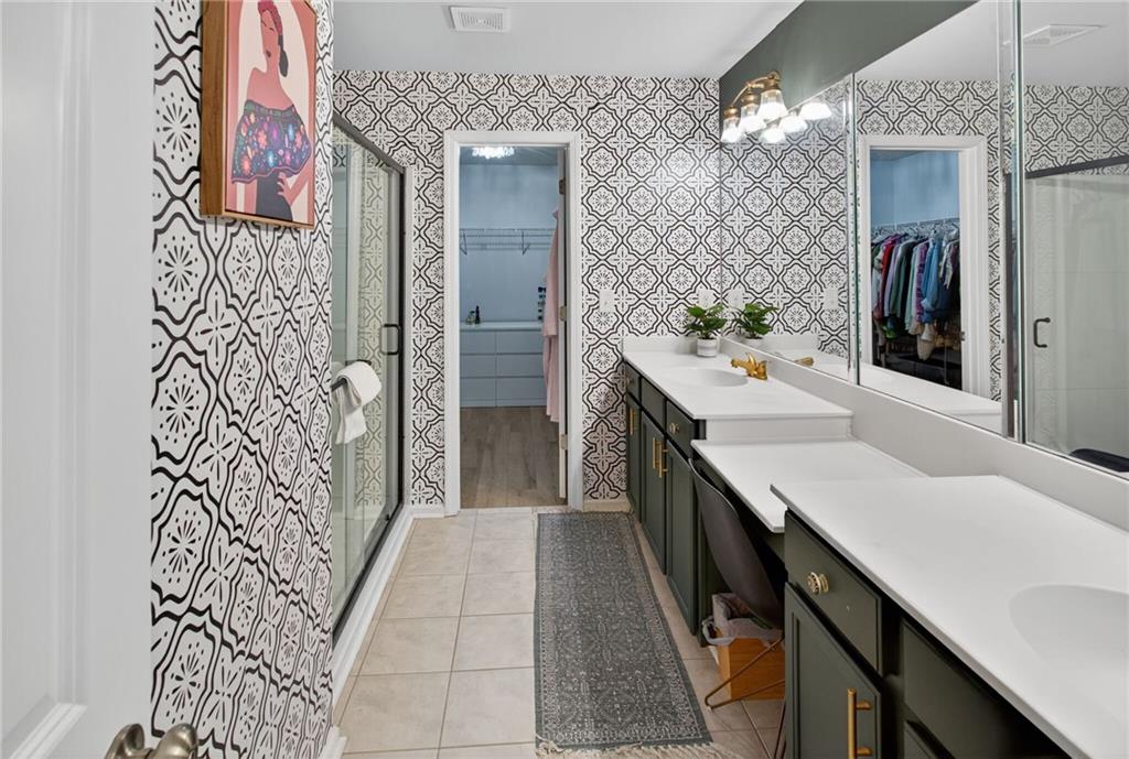3333 Cascade Parc Boulevard Southwest Atlanta, GA 30311 - Photo 10 of 21 a bathroom with a sink and a mirror