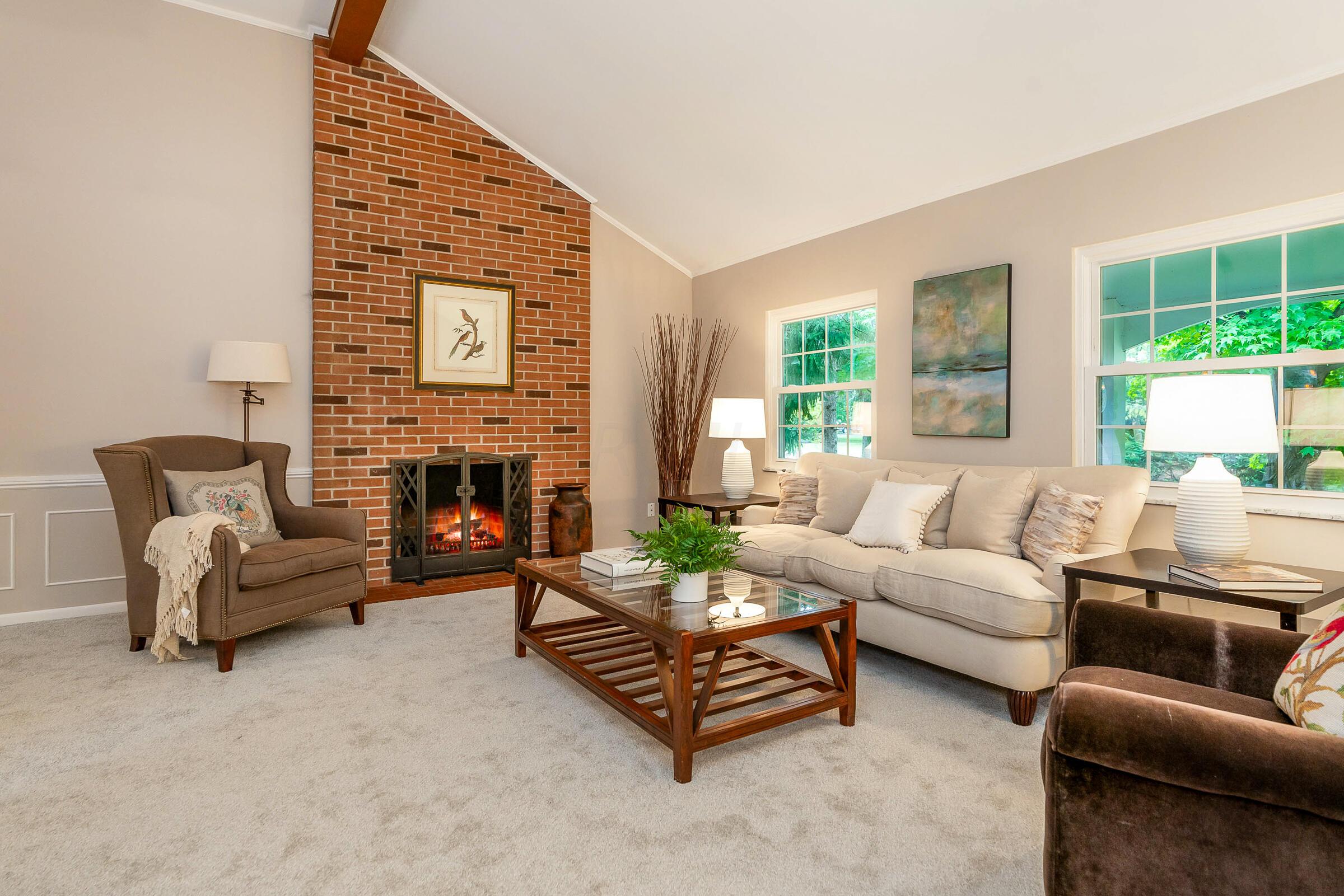 2654 Lane Road Columbus, OH 43220 - Photo 3 of 33 Living Room