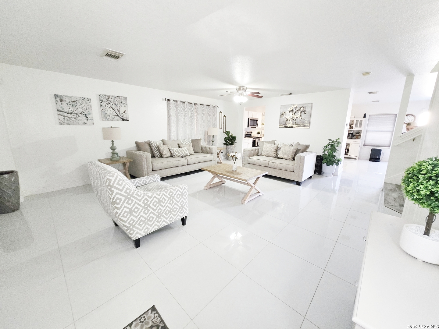 6606 Highland Grass Converse, TX 78109 - Photo 2 of 27 a living room with furniture and a couch