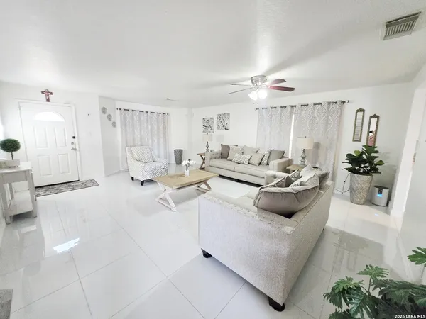 $1,800 | 6606 Highland Grass, Converse, TX 78109