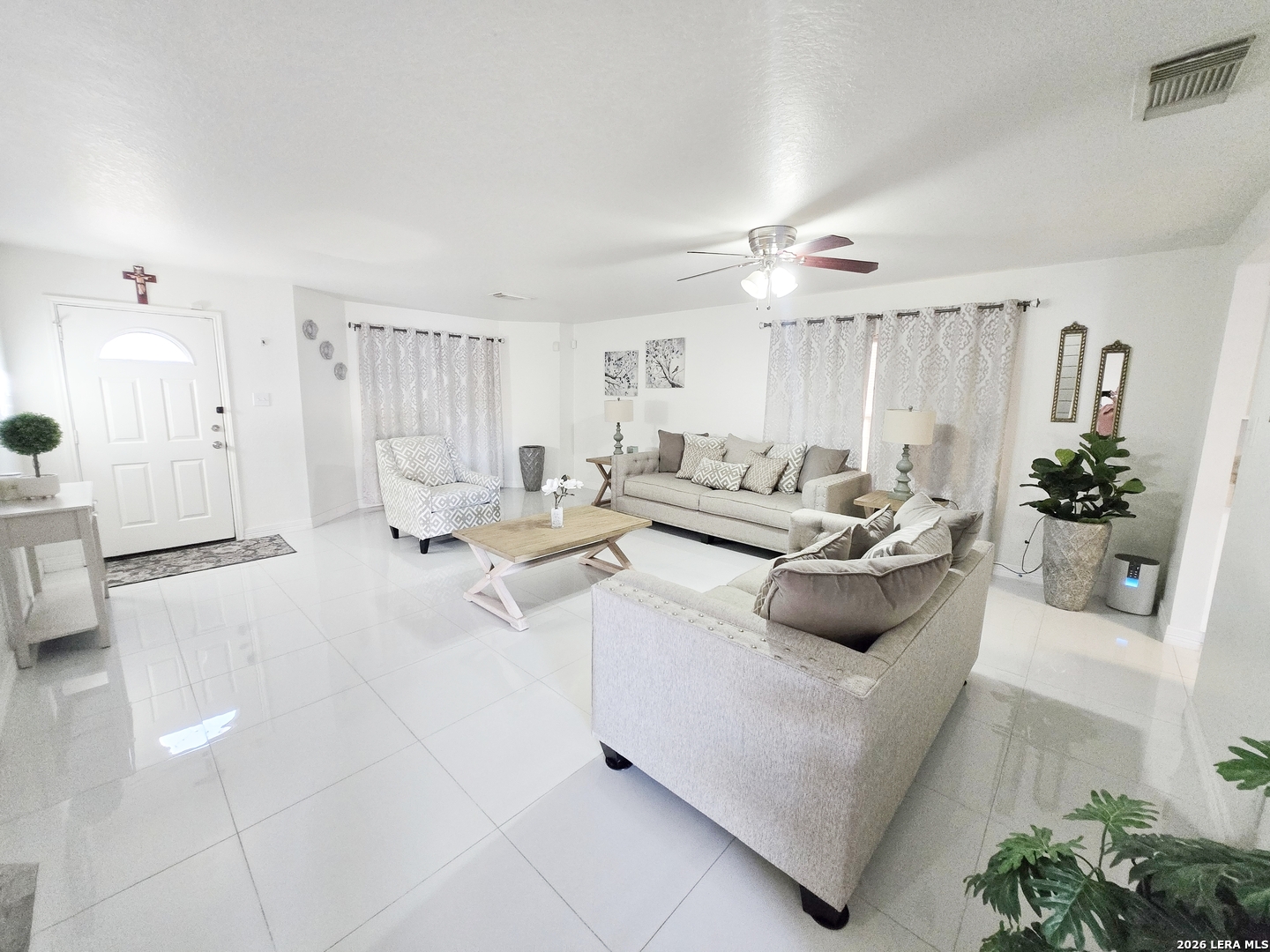 6606 Highland Grass Converse, TX 78109 - Photo 4 of 27 a living room with furniture and a chandelier