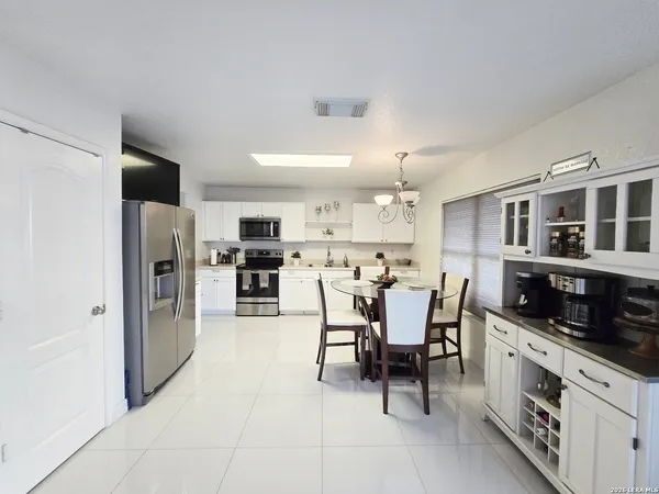 $1,800 | 6606 Highland Grass, Converse, TX 78109