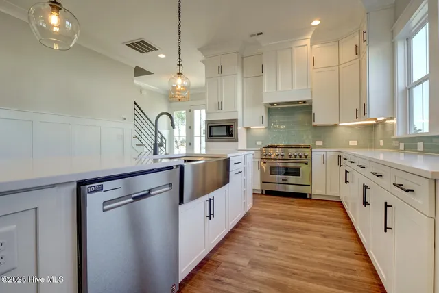 $699,900 | 603 Martin House Loop, Holly Ridge, NC 28445