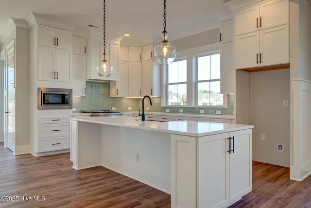 $699,900 | 603 Martin House Loop, Holly Ridge, NC 28445