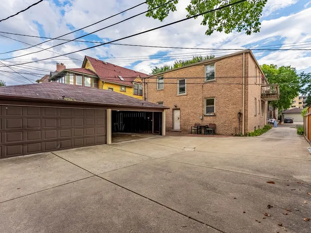 $239,900 | 1038 Superior Street, Unit 1W, Oak Park, IL 60302