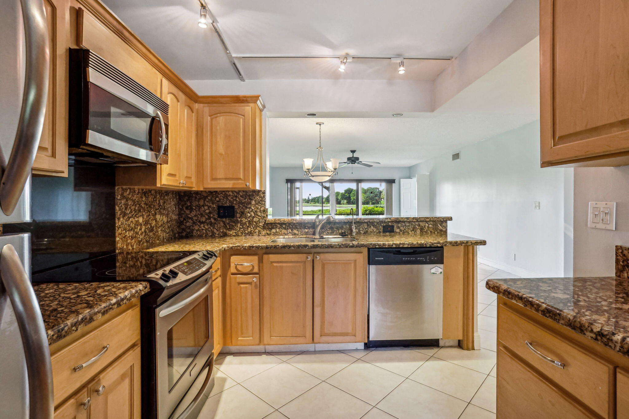 2900 Southwest 22nd Circle, Unit 221F Delray Beach, FL 33445 - Photo 3 of 25 Kitchen
