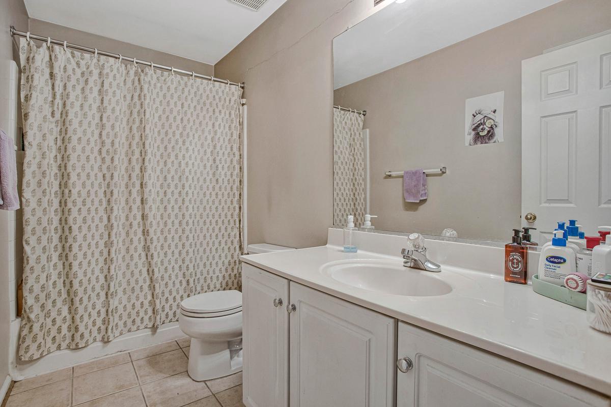 648 Howards Loop, Unit 19 Annapolis, MD 21401 - Photo 20 of 35 2nd full bath upstairs