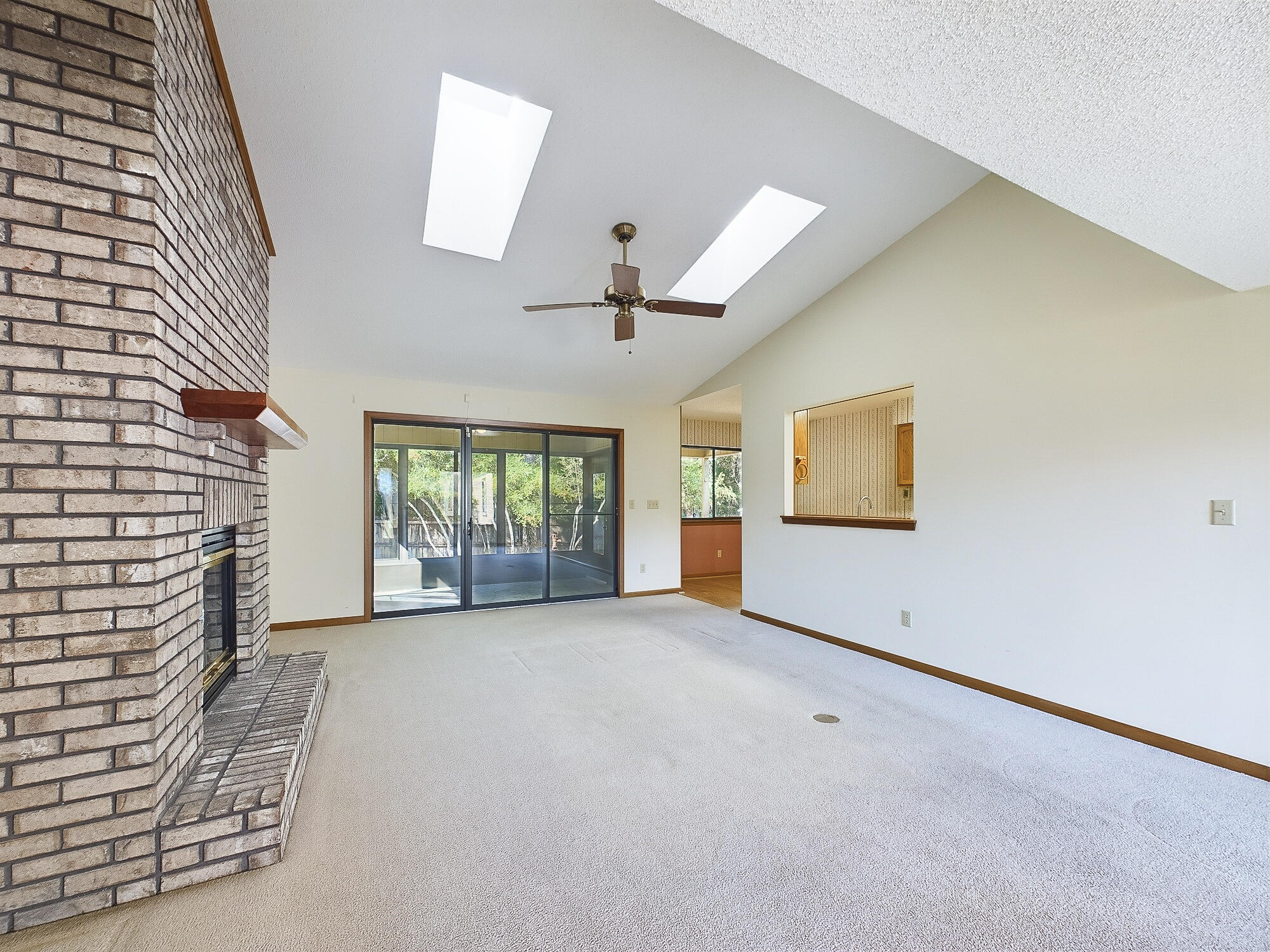 447 Springwood Way Niceville, FL 32578 - Photo 16 of 35 Living Room