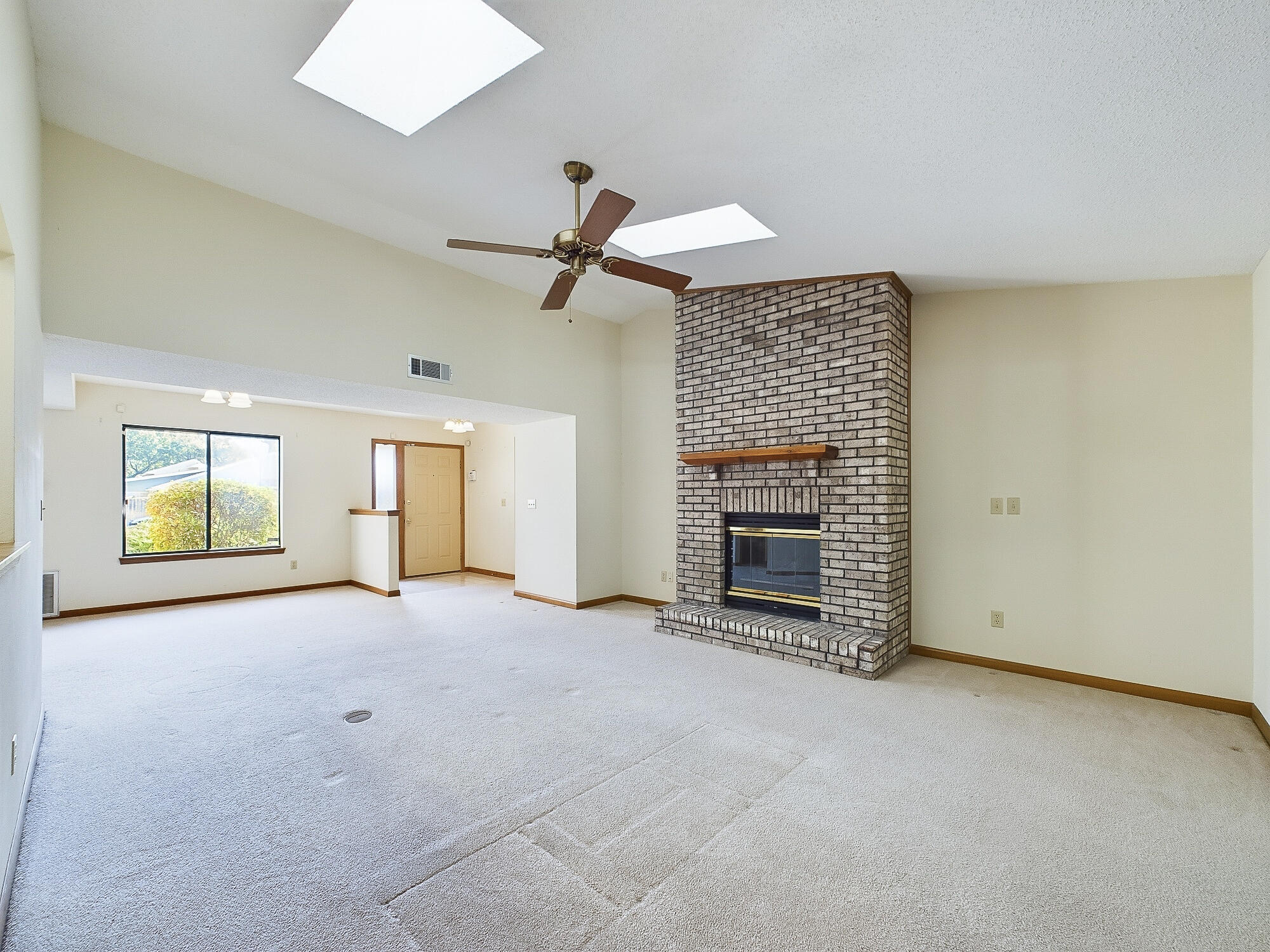 447 Springwood Way Niceville, FL 32578 - Photo 17 of 35 Living Room