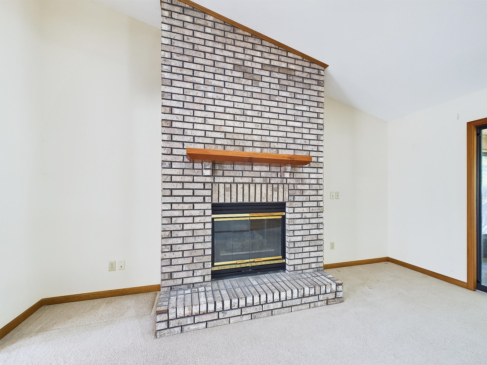447 Springwood Way Niceville, FL 32578 - Photo 18 of 35 Fireplace