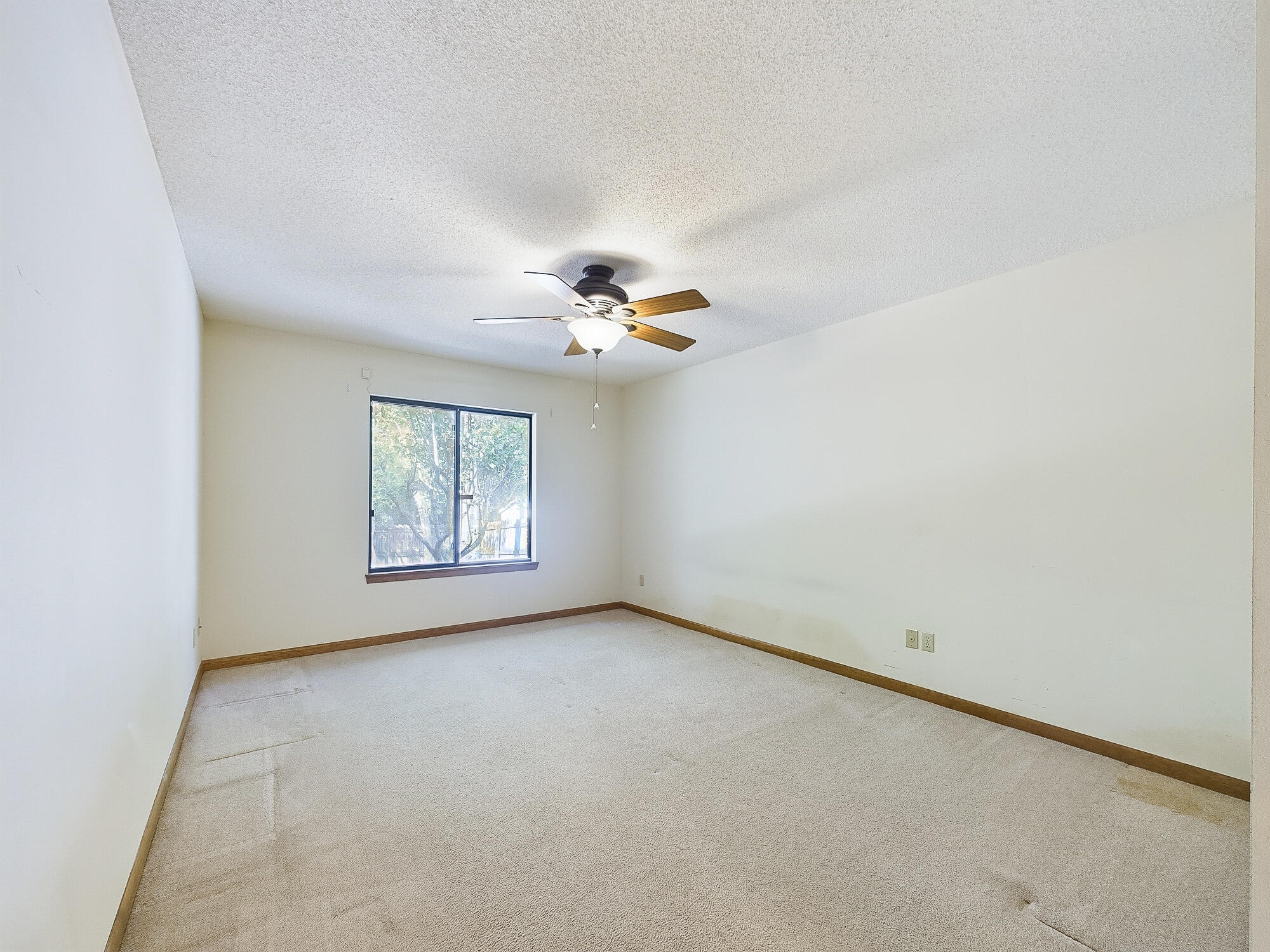 447 Springwood Way Niceville, FL 32578 - Photo 23 of 35 Primary Bedroom