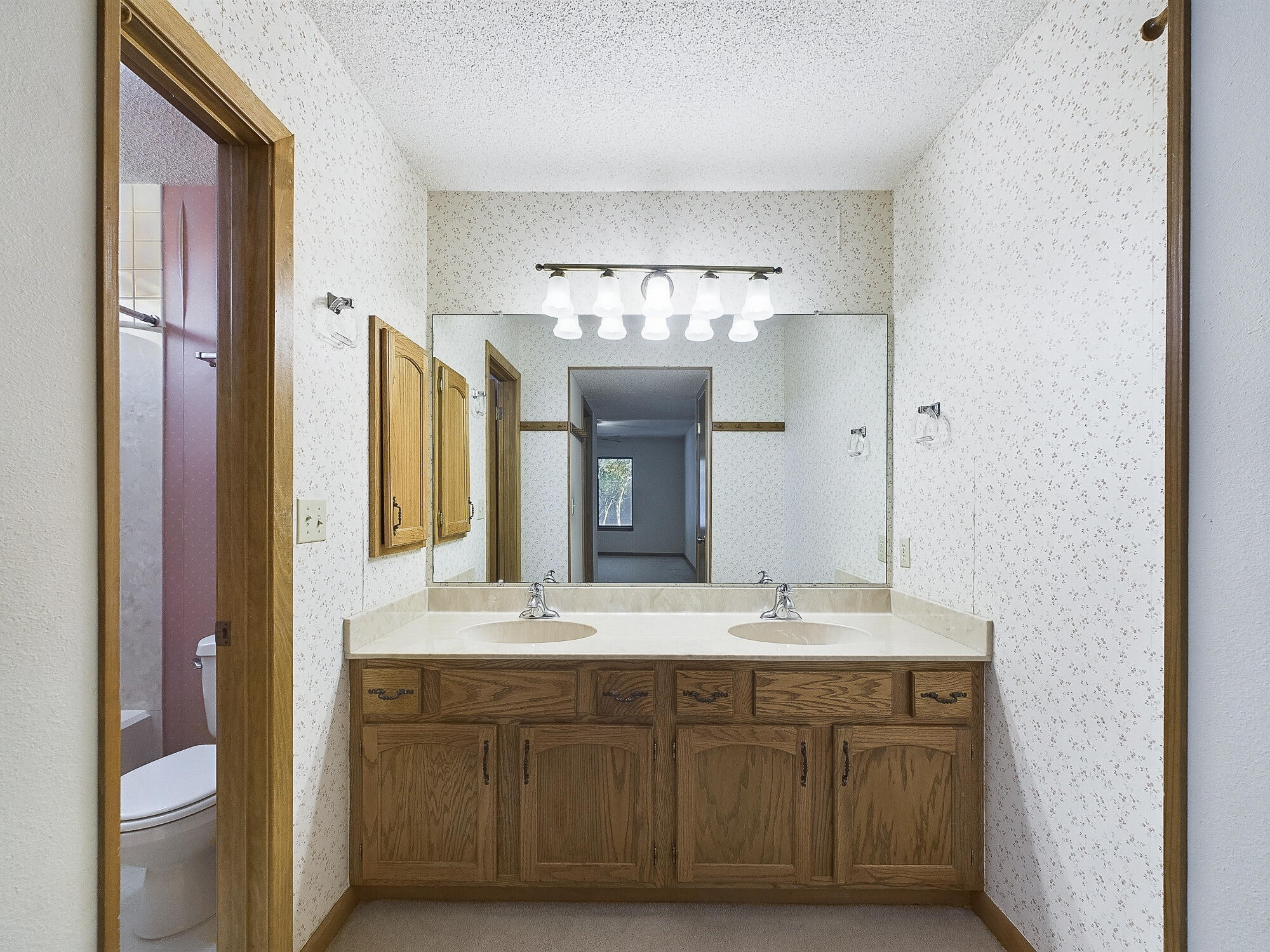 447 Springwood Way Niceville, FL 32578 - Photo 26 of 35 Primary Bathroom