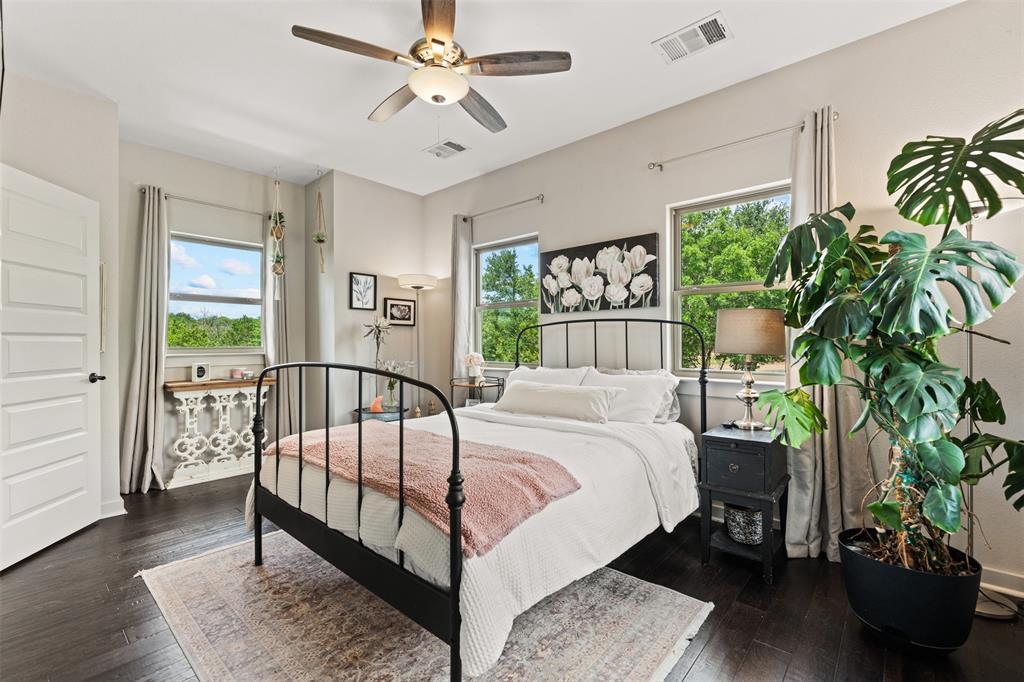 124 Bluffview Circle China Spring, TX 76633 - Photo 21 of 40 Bedroom with en suite suitable as second primary bedroom