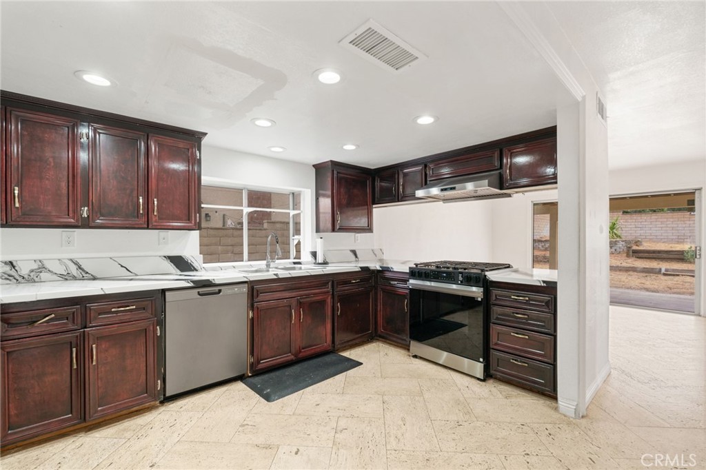 1636 Devore Road San Bernardino, CA 92407 - Photo 12 of 47